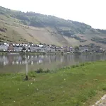 招待所 Winzerhaus Zell-mosel 摩泽尔河畔的泽尔